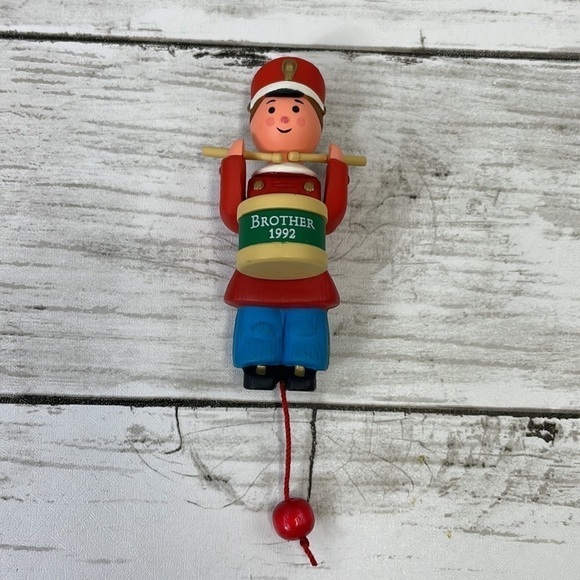 HALLMARK BROTHER TIN SOLDIER CHRISTMAS ORNAMENT VINTAGE 1992 - Picture 2 of 8